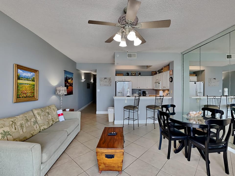 Kitchen or kitchenette, Living room, Seating area, Dining area, furniture