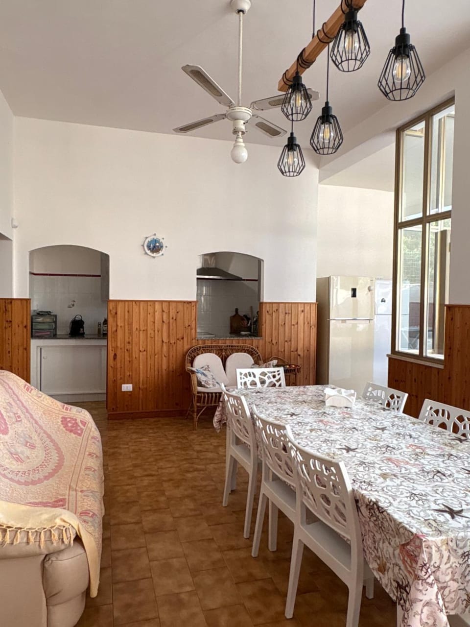 Kitchen or kitchenette, Seating area, Dining area
