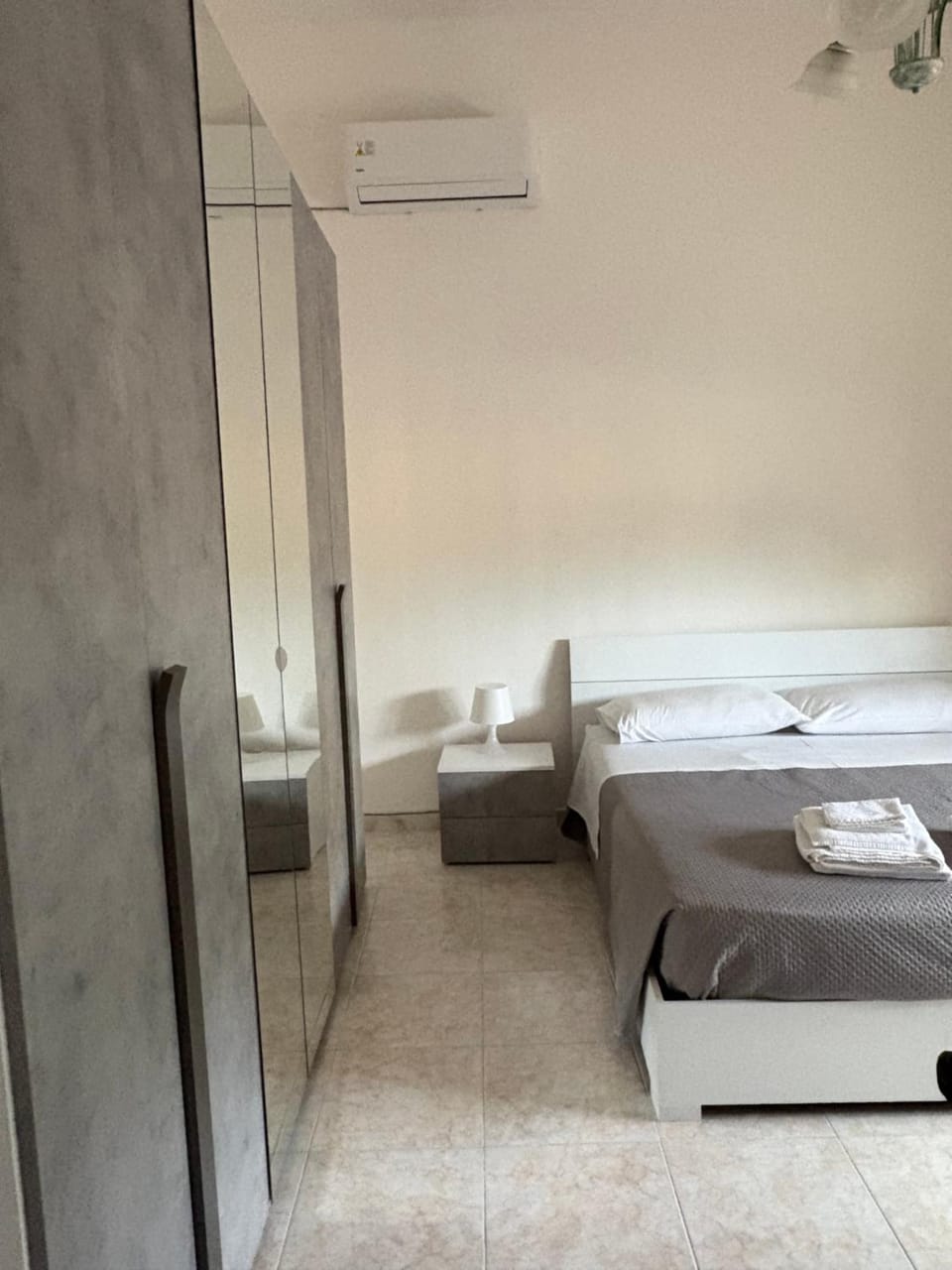 Bed, air conditioner
