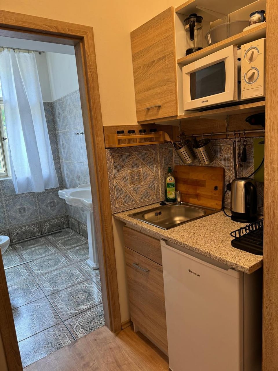 Kitchen or kitchenette