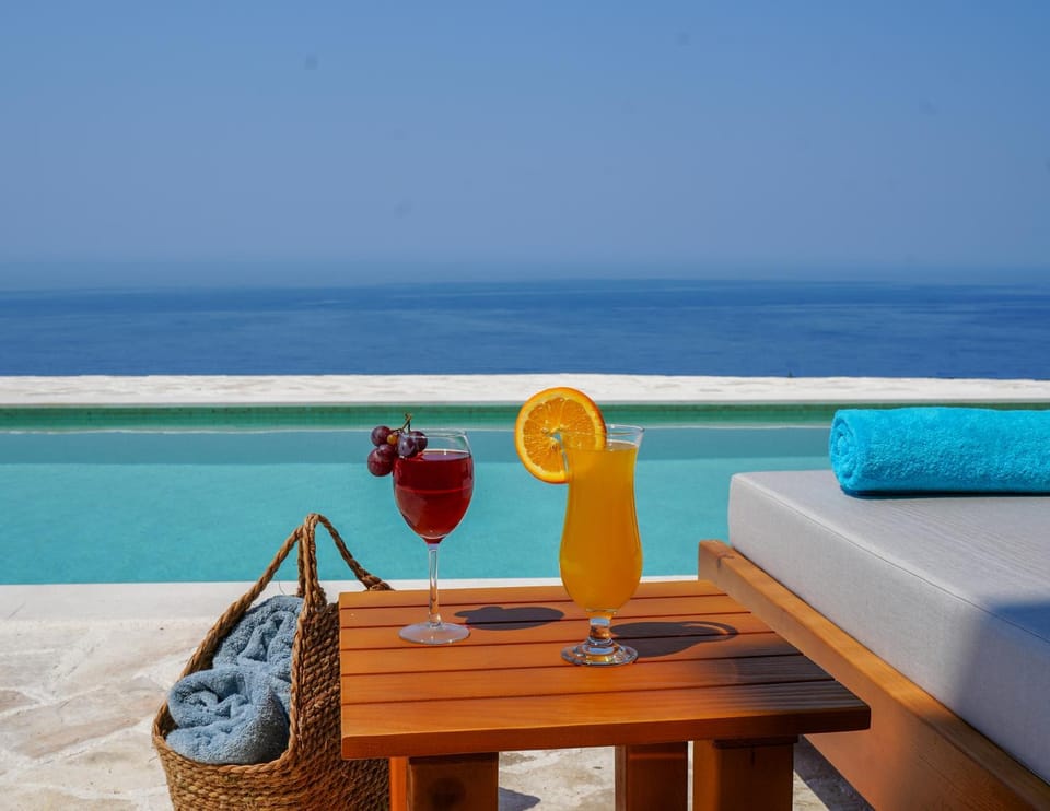 Sea view, Swimming pool, sunbed