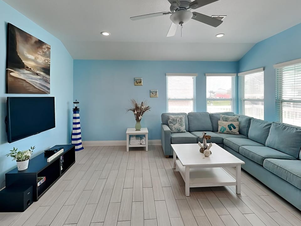 TV and multimedia, Living room, Seating area, furniture