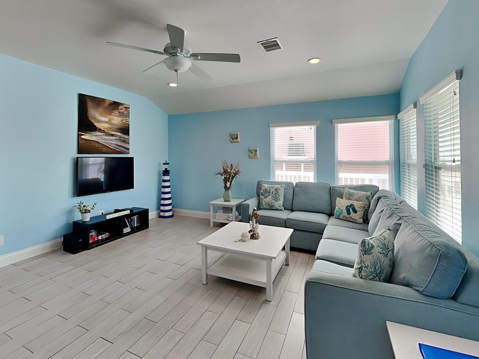 TV and multimedia, Living room, Seating area, furniture