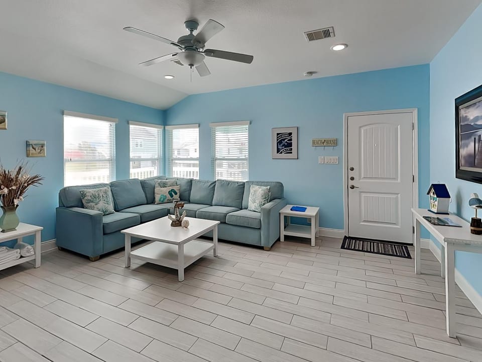 Living room, Seating area, furniture