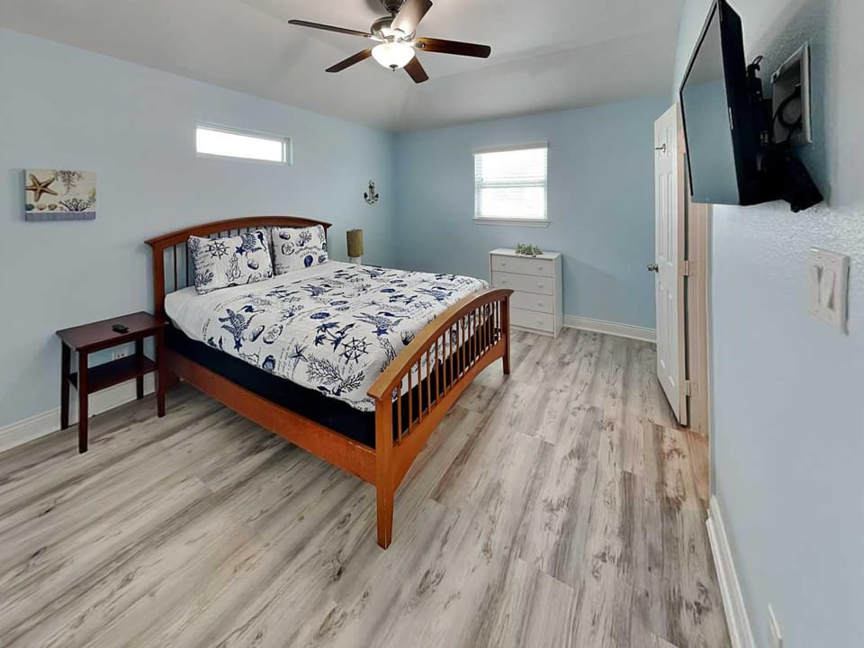 Bed, TV and multimedia, Bedroom, furniture