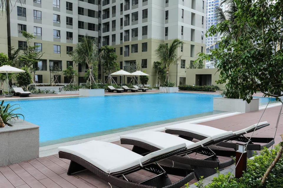 Swimming pool, sunbed