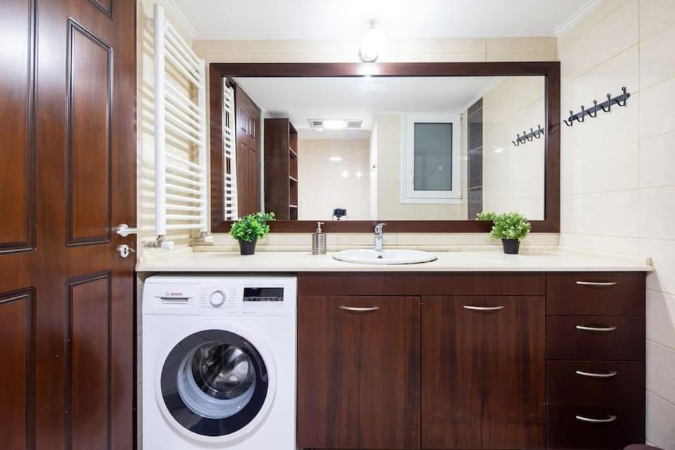 Majestic and spacious apartment near Acropolis Apartment in Athens