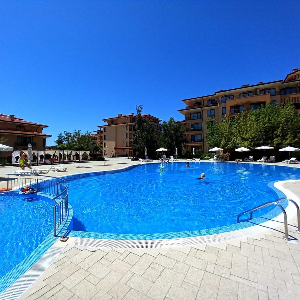 Swimming pool, Swimming pool, sunbed