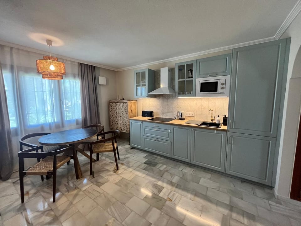 Kitchen or kitchenette, Dining area, dishwasher, oven, stove