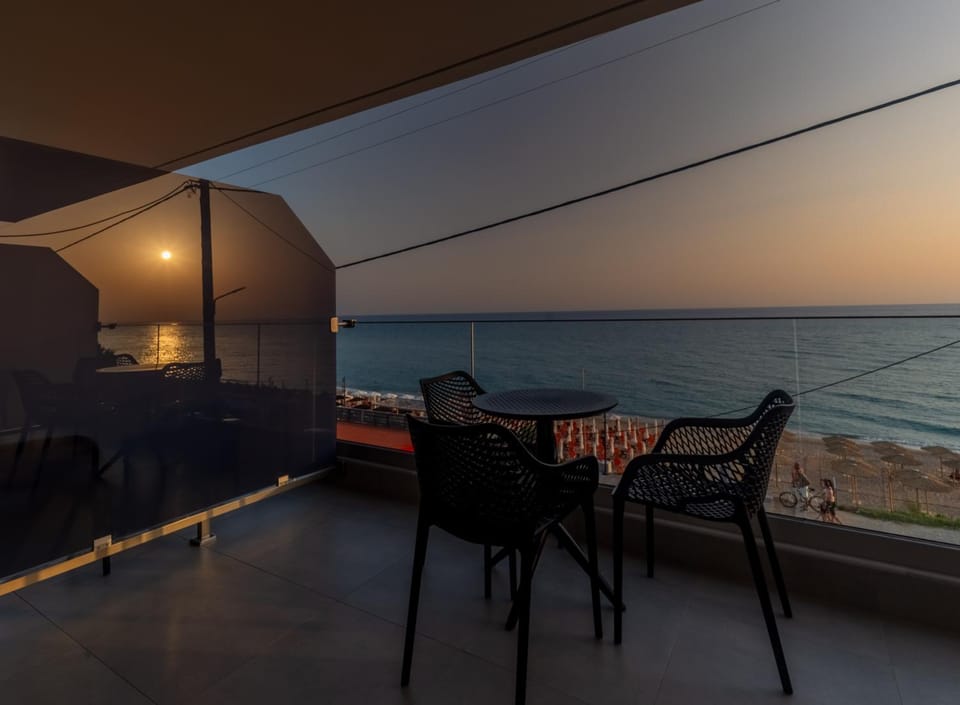 Natural landscape, View (from property/room), Balcony/Terrace, Sea view, Location, Sunset
