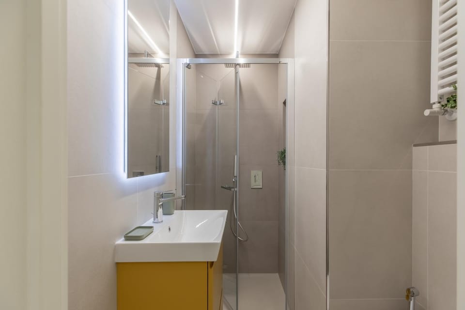 Shower, Bathroom, towels