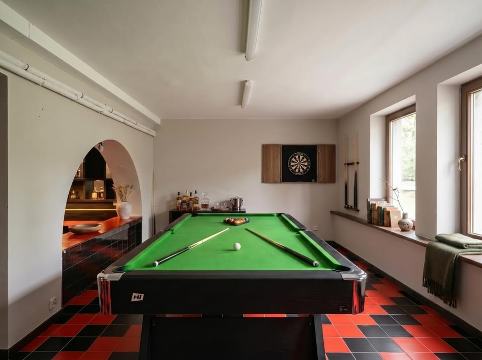 Billiard, Game Room