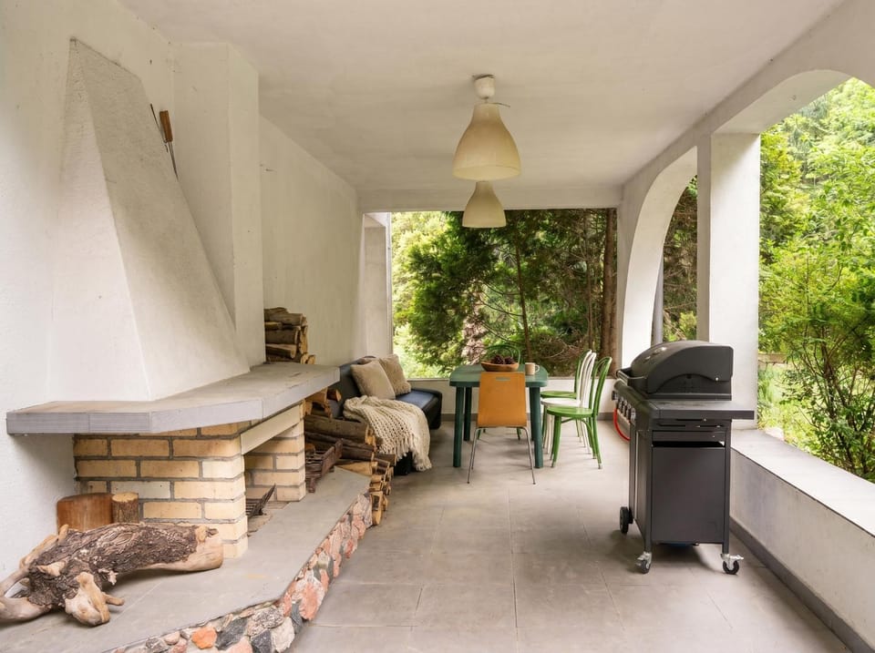 Day, Garden, Living room, Seating area, Garden view