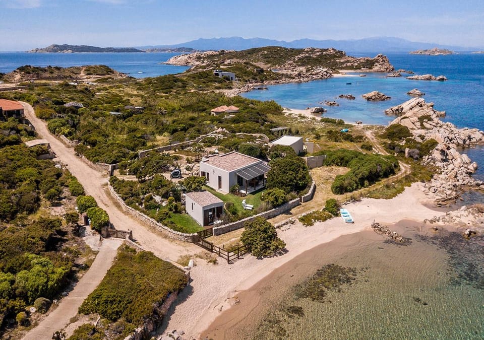 Property building, Neighbourhood, Natural landscape, Bird's eye view, Garden, Beach, Sea view