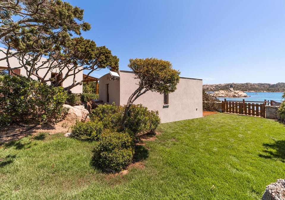 Property building, Spring, Day, Natural landscape, Garden, Garden, Garden view, Sea view