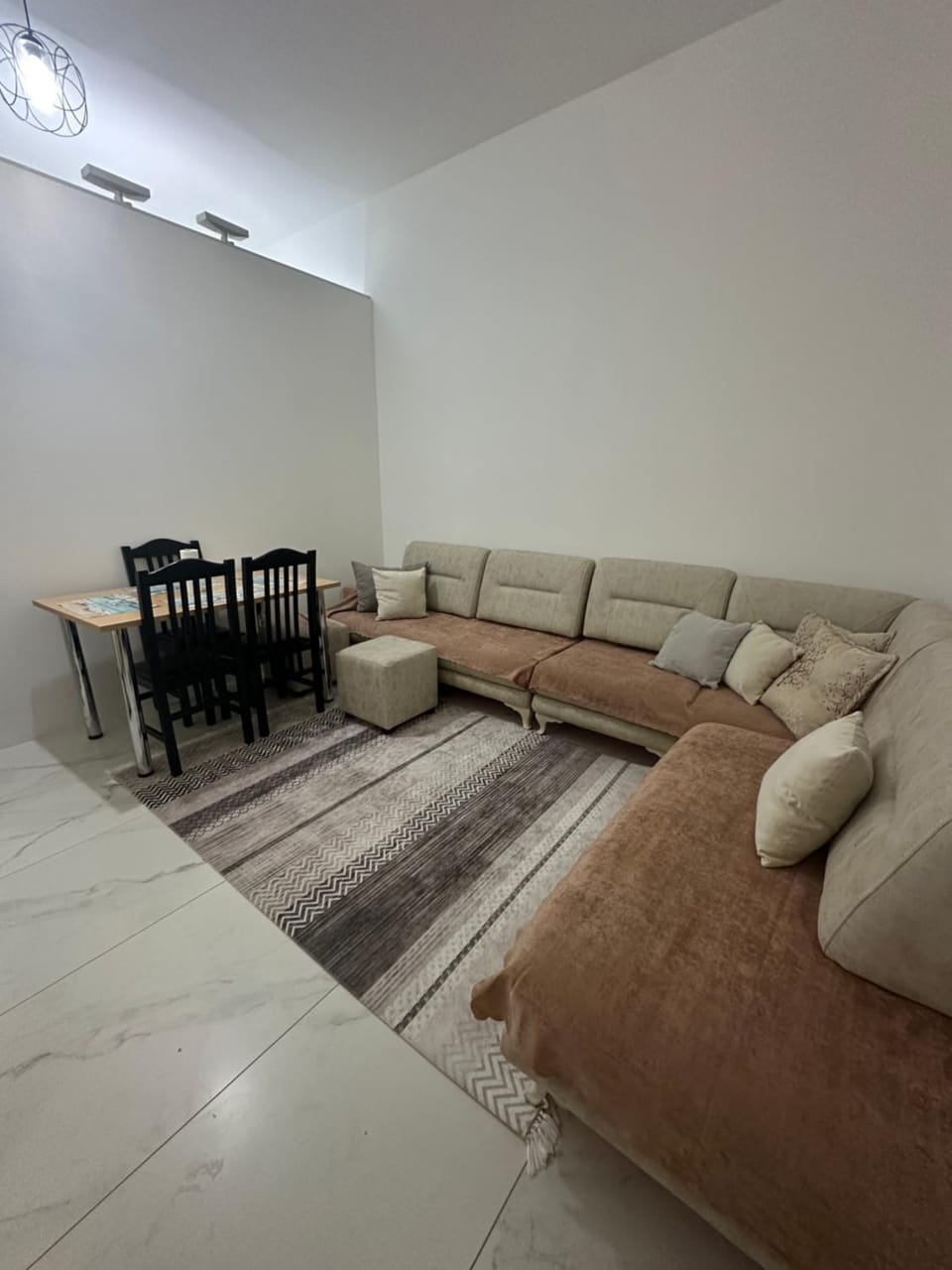 Kompleksi Tre Shqiponjat Apartment in Montenegro