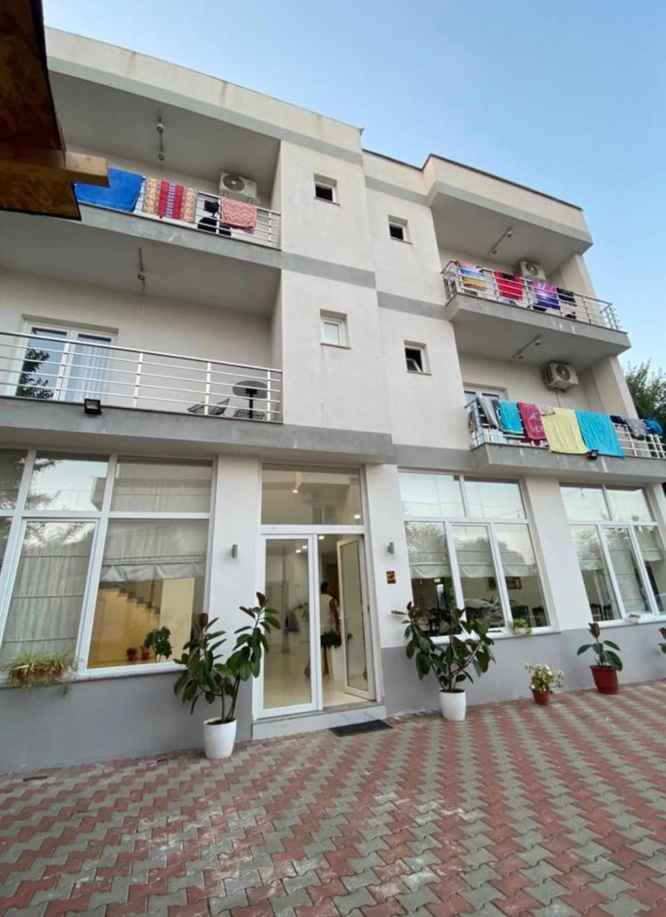 Kompleksi Tre Shqiponjat Apartment in Montenegro