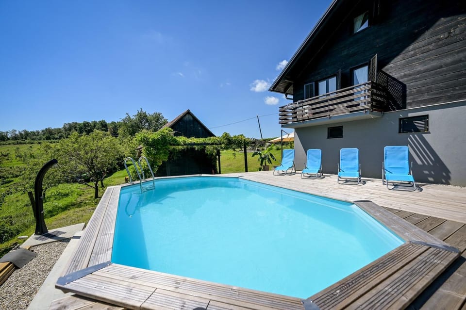 Property building, Swimming pool, sunbed