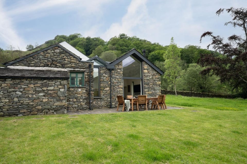 Panoramic Views & Spacious Living by LetMeStay House in Allerdale District