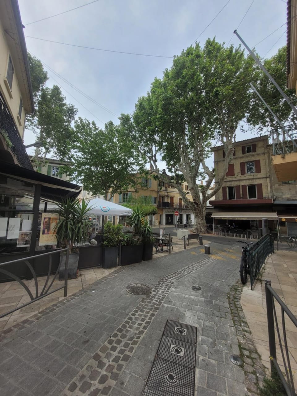 Property building, Neighbourhood, City view, Street view, Location