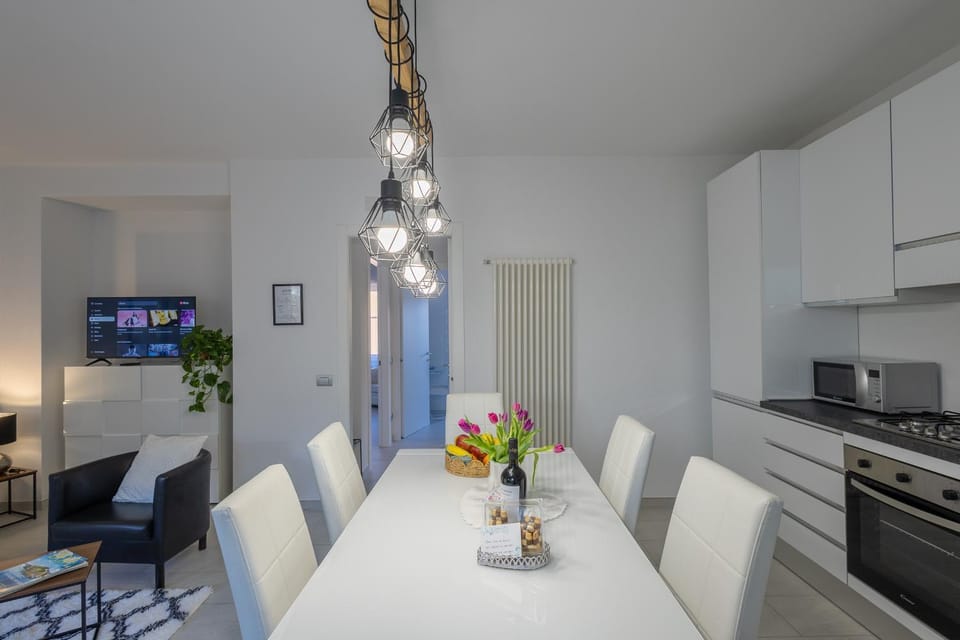 Kitchen or kitchenette, Living room, Seating area, Dining area, oven, stove