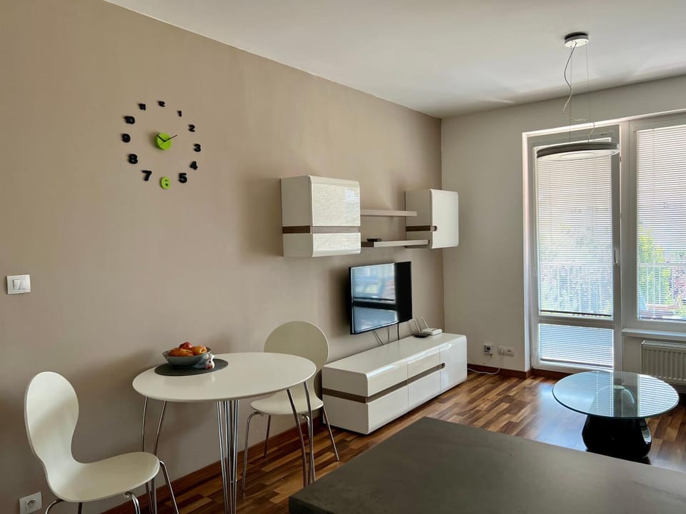 TV and multimedia, Seating area, Dining area