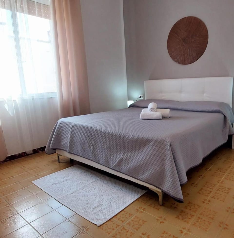 Bed, Decorative detail, Bedroom, towels