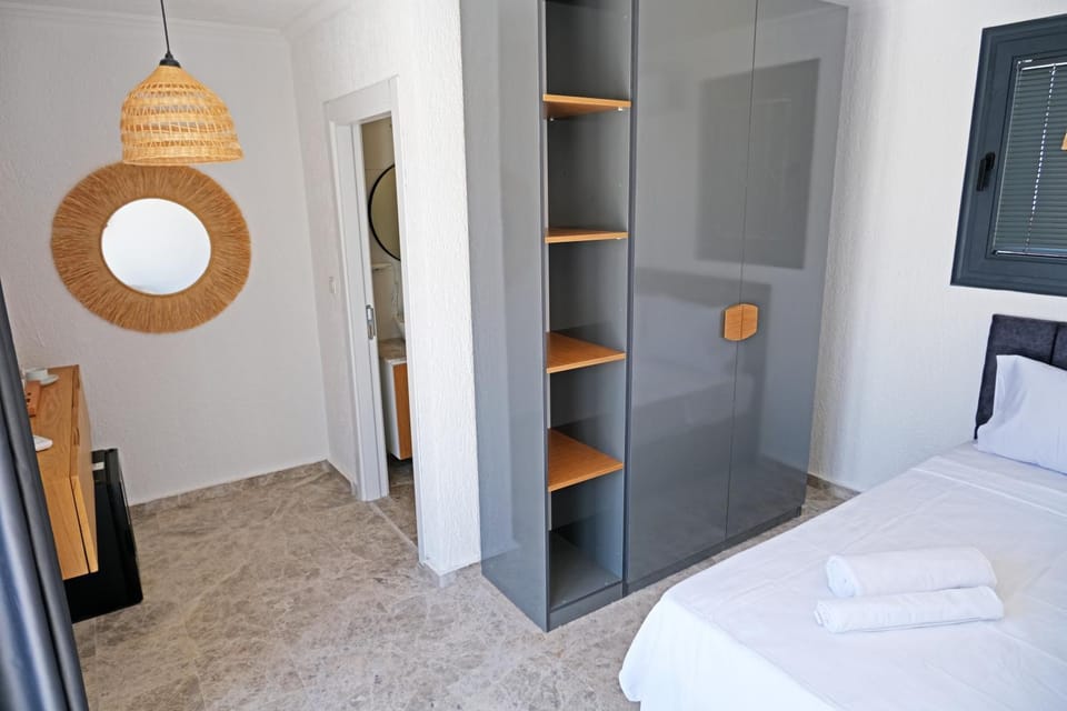 Bedroom, wardrobe