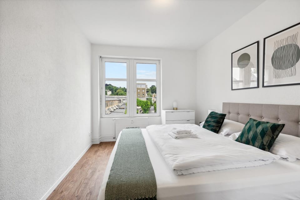 Bed, Photo of the whole room, Bedroom, Family, heating, towels