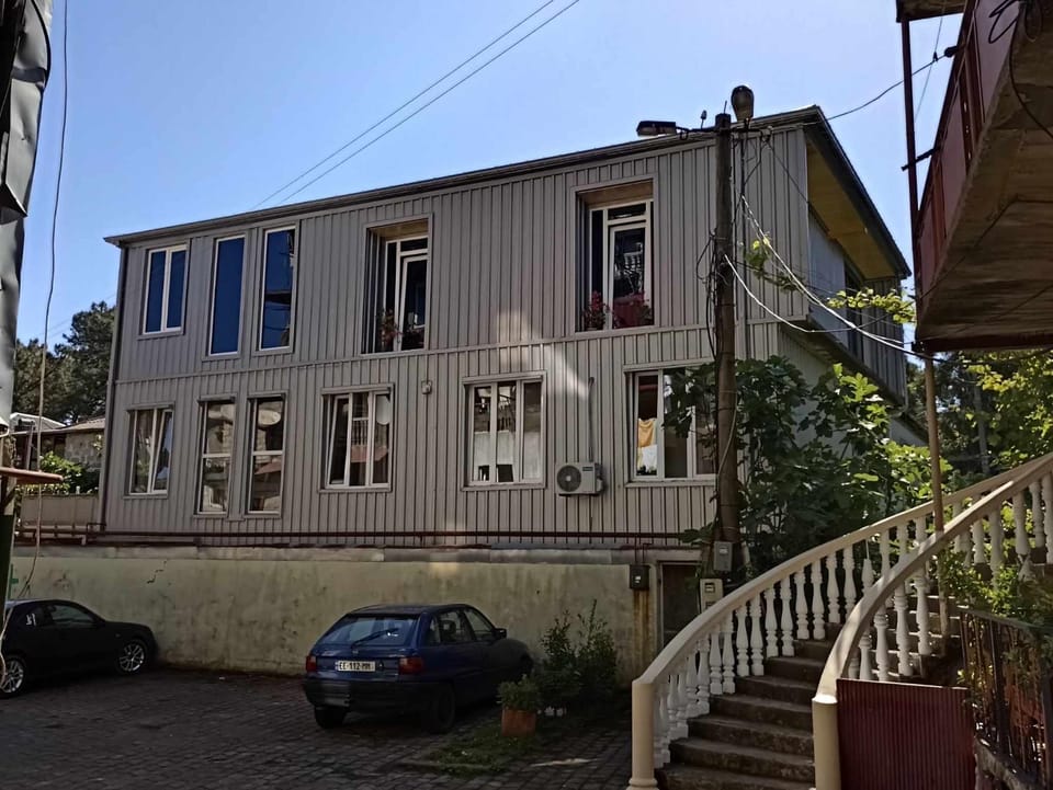 Property building, Day, Neighbourhood, Street view, Parking