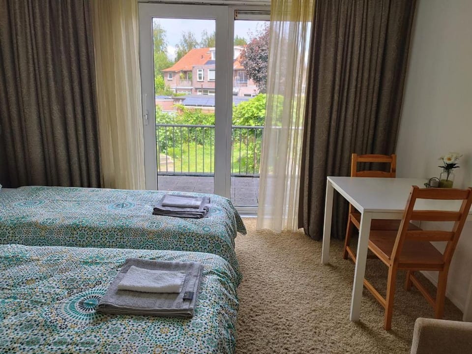 Bed, View (from property/room), Garden view