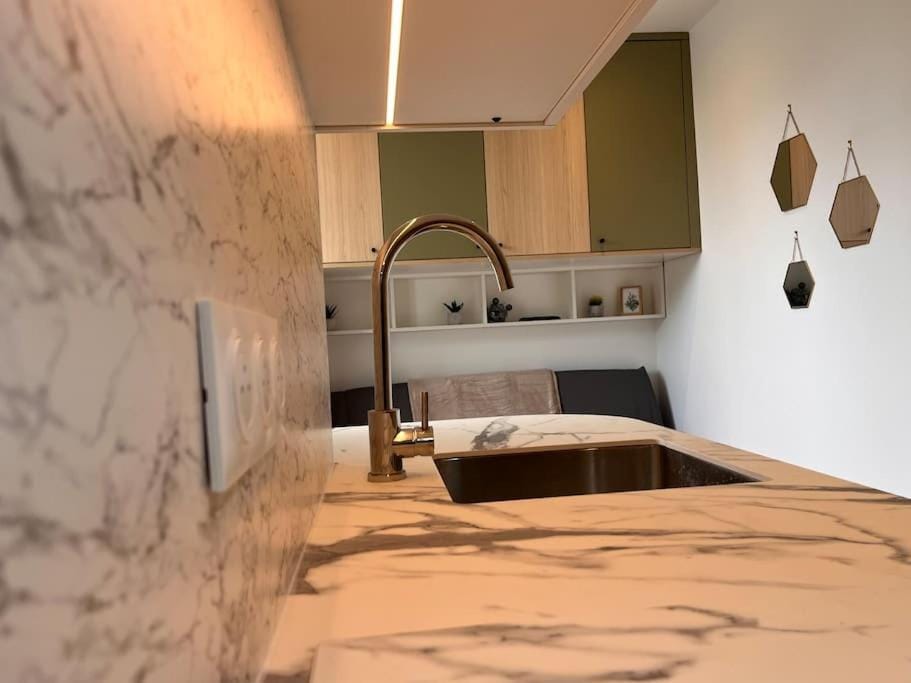 Studio Melun Peaceful Area 5 min to Train Station Apartment in Île-de-France