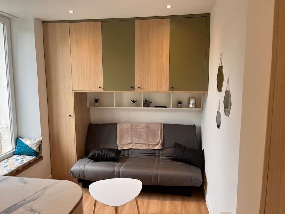 Studio Melun Peaceful Area 5 min to Train Station Apartment in Île-de-France