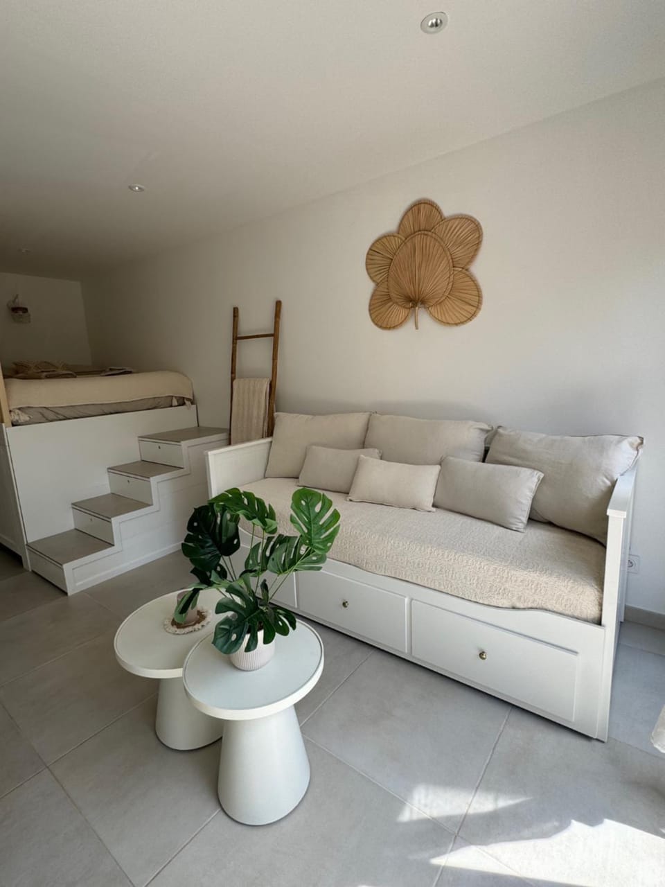 Bed, Living room, Bedroom