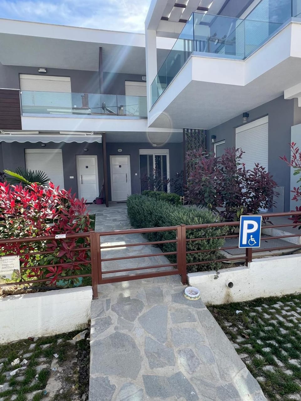 Facade/entrance