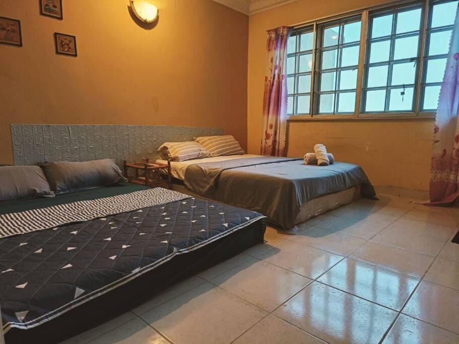 Hill Top 2StoreyHouse BktAntarabangsa,Free Unlimited Parking House in Hulu Langat