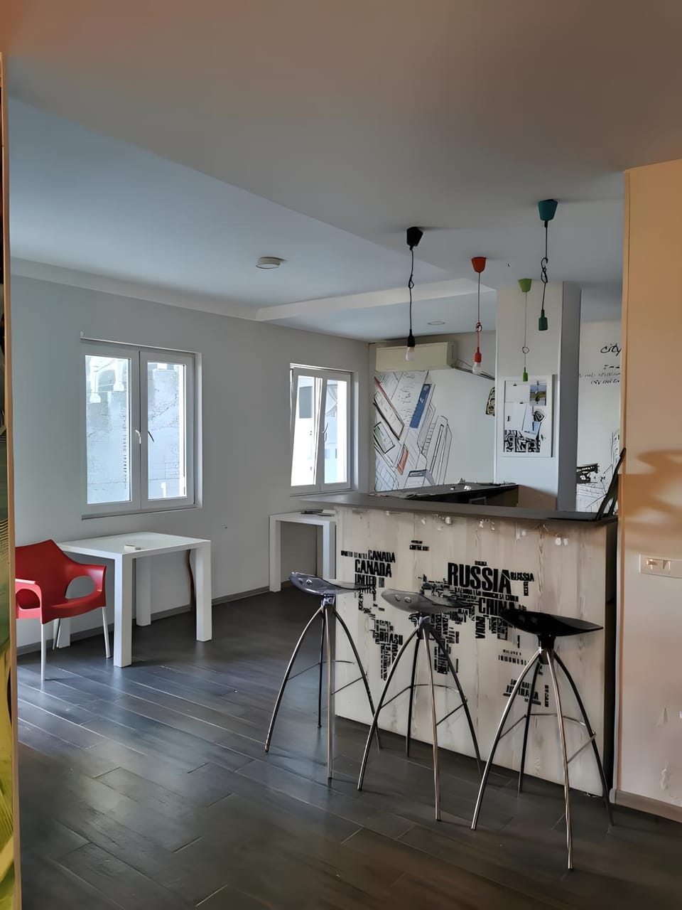 Kitchen or kitchenette, Living room, Seating area, Dining area