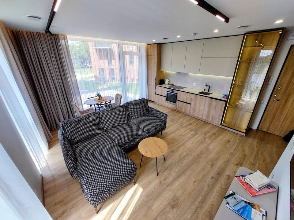 Day, Summer, Living room, Seating area, Dining area, Evening entertainment, kitchen