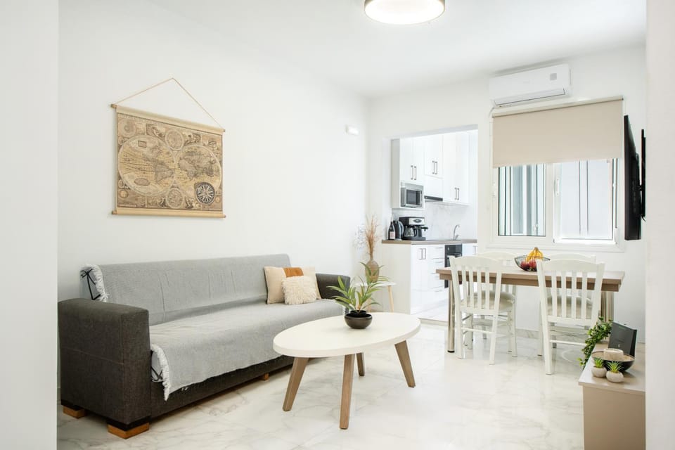 TV and multimedia, Kitchen or kitchenette, Living room, Seating area, Dining area, air conditioner