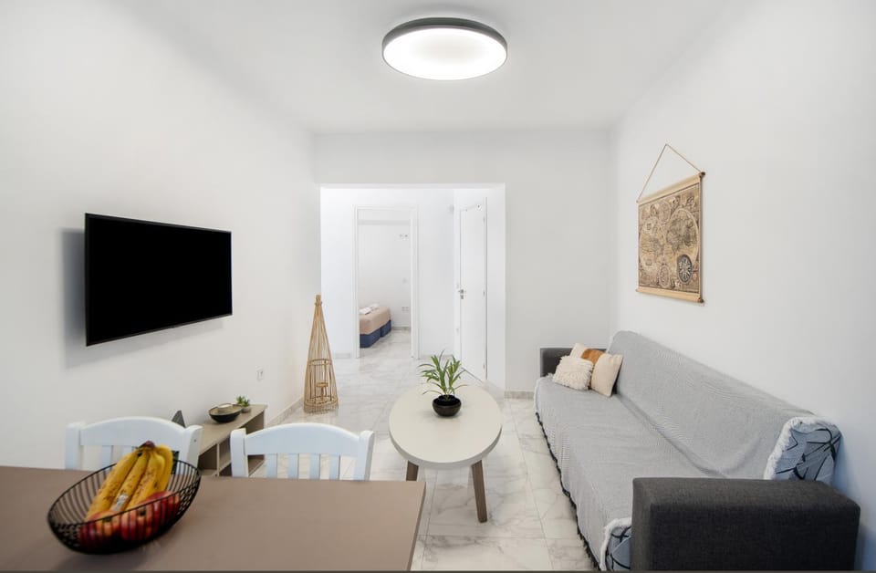 TV and multimedia, Living room, Seating area, Evening entertainment