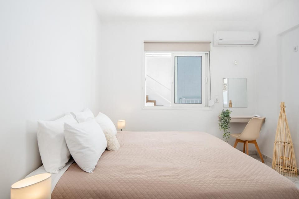 Bed, Photo of the whole room, Bedroom, air conditioner