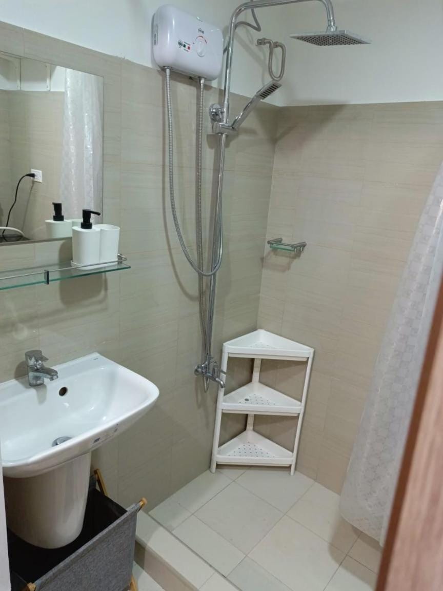 Shore 2 Residences high speed Internet walking distance to MOA and IKEA Apartment in Pasay