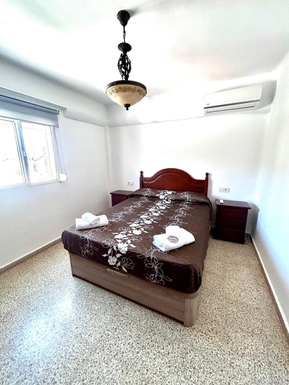 Bedroom, air conditioner