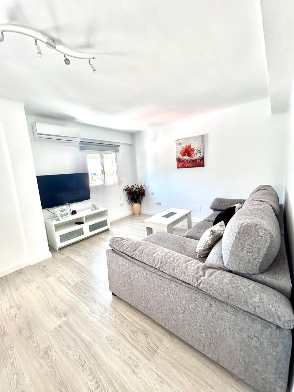 Communal lounge/ TV room, Living room, Seating area