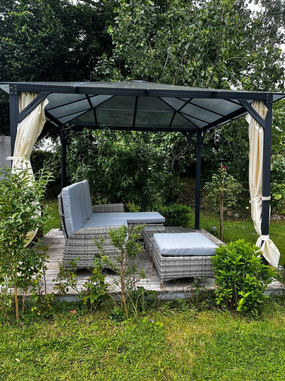 Spring, Garden, Seating area