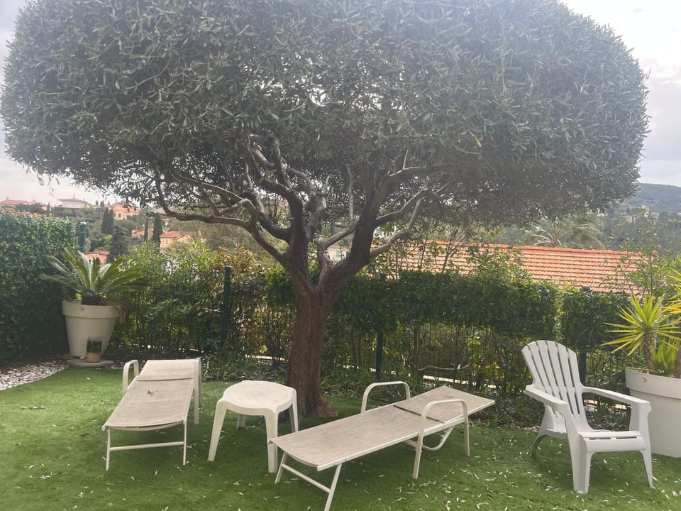 Appartement La Napoule 2 chambres terrasse, jardin classé 3 étoiles Apartment in Mandelieu-La Napoule