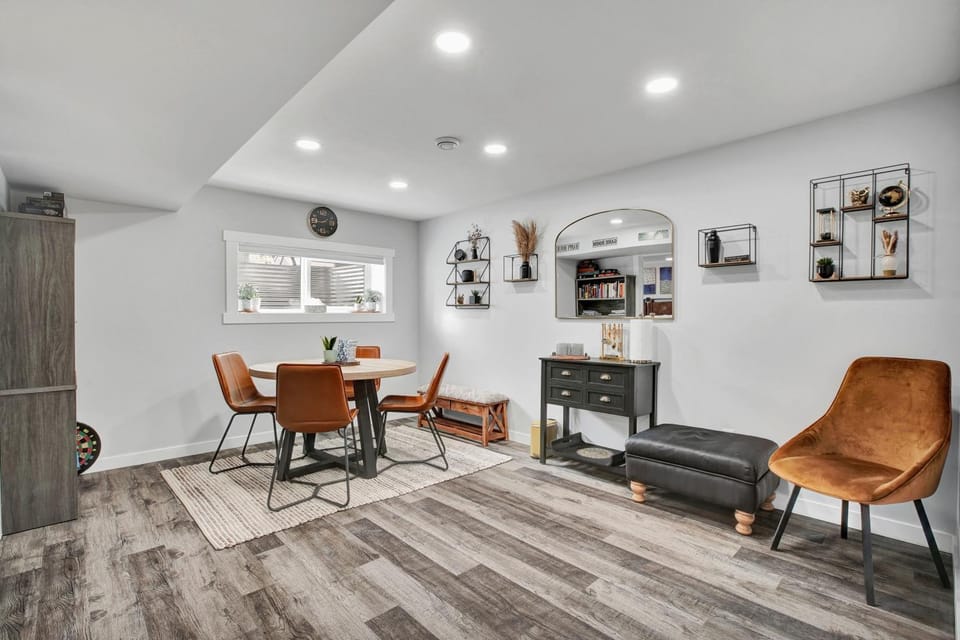 Game Room, Living room, Seating area, Dining area