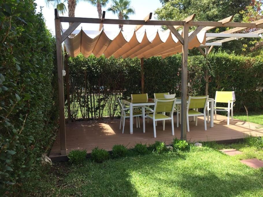 Agradable adosado con piscina y jardín House in Valencian Community