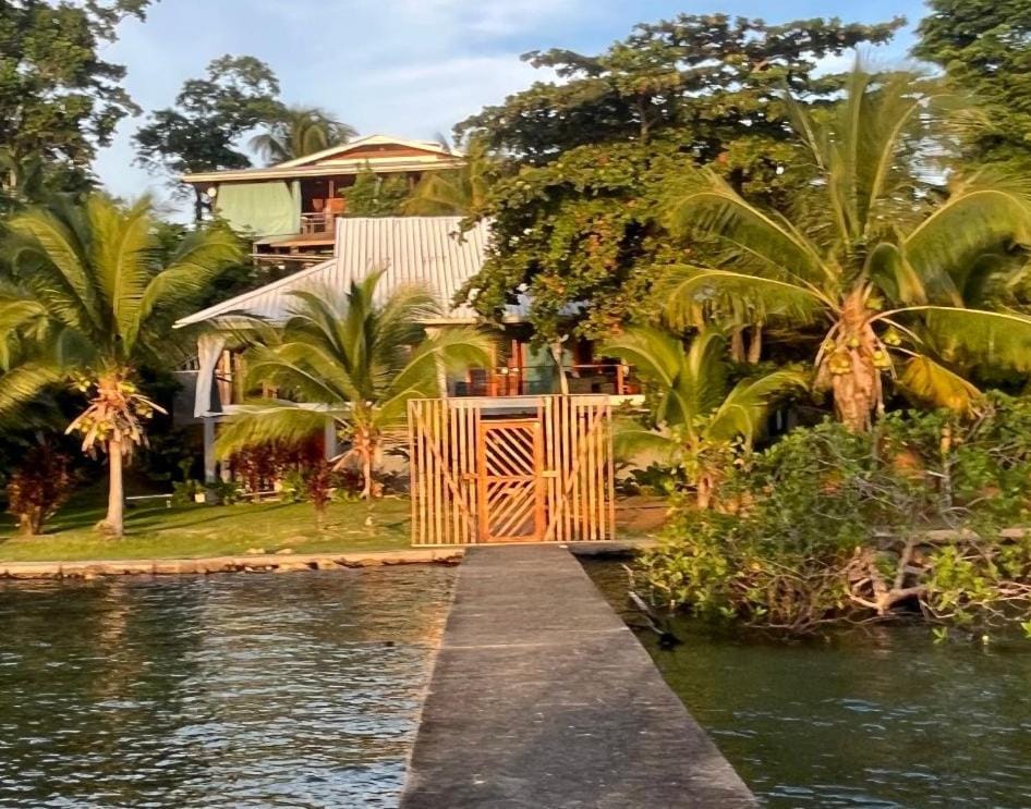 Casablanca Isla Solarte Bocas del Toro House in Bastimentos Island
