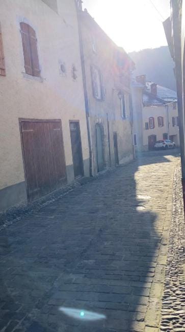 Neighbourhood, Street view
